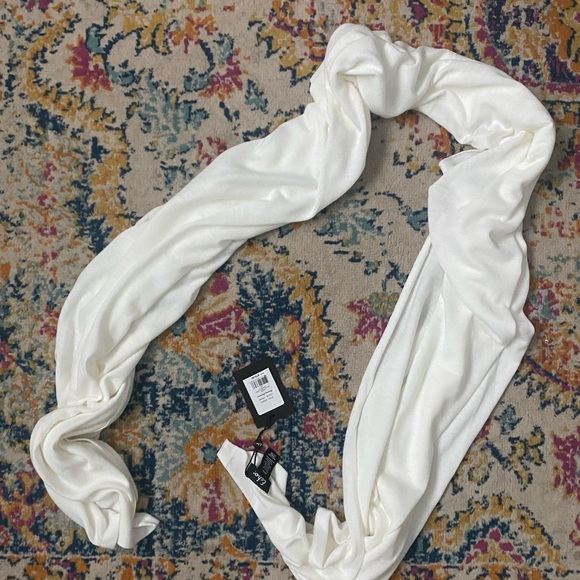 Tommy Bahama white Scarf - Picture 1 of 2